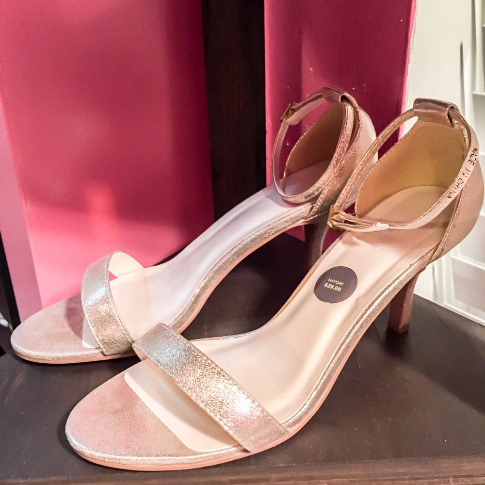 🌷David’s Bridal Champagne/ Gold Heels🌷